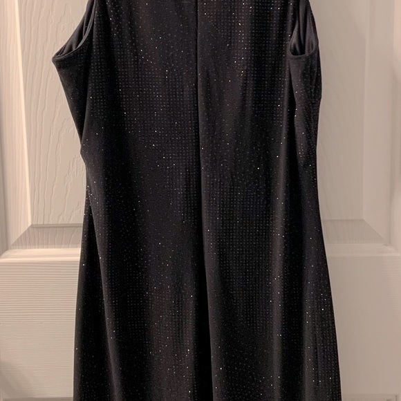 Elegant Black Sleeveless Dress Size 7 - Picture 2 of 4